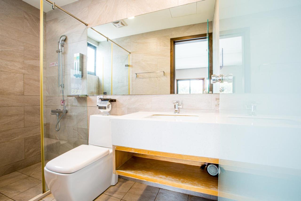 Easylazy Inn Taichung Bagian luar foto