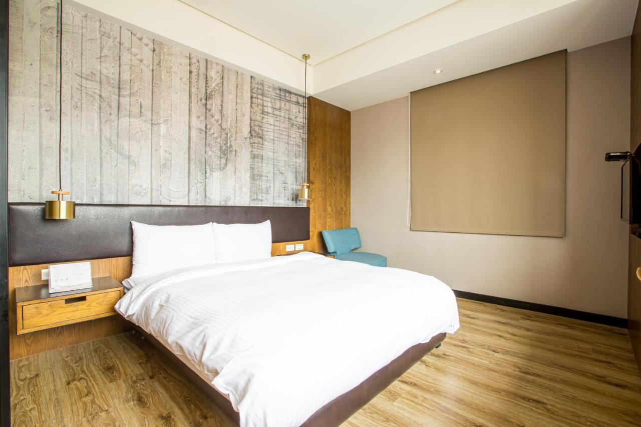 Easylazy Inn Taichung Bagian luar foto