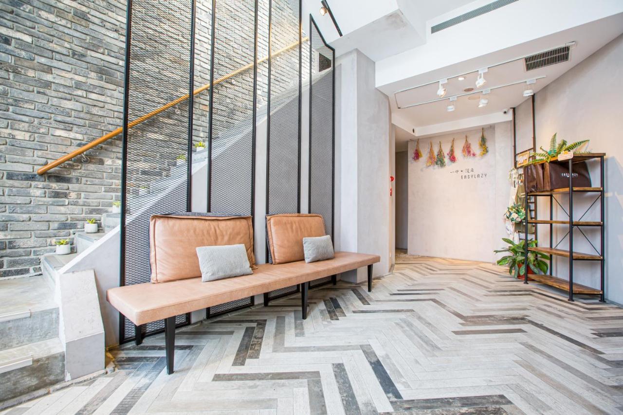 Easylazy Inn Taichung Bagian luar foto