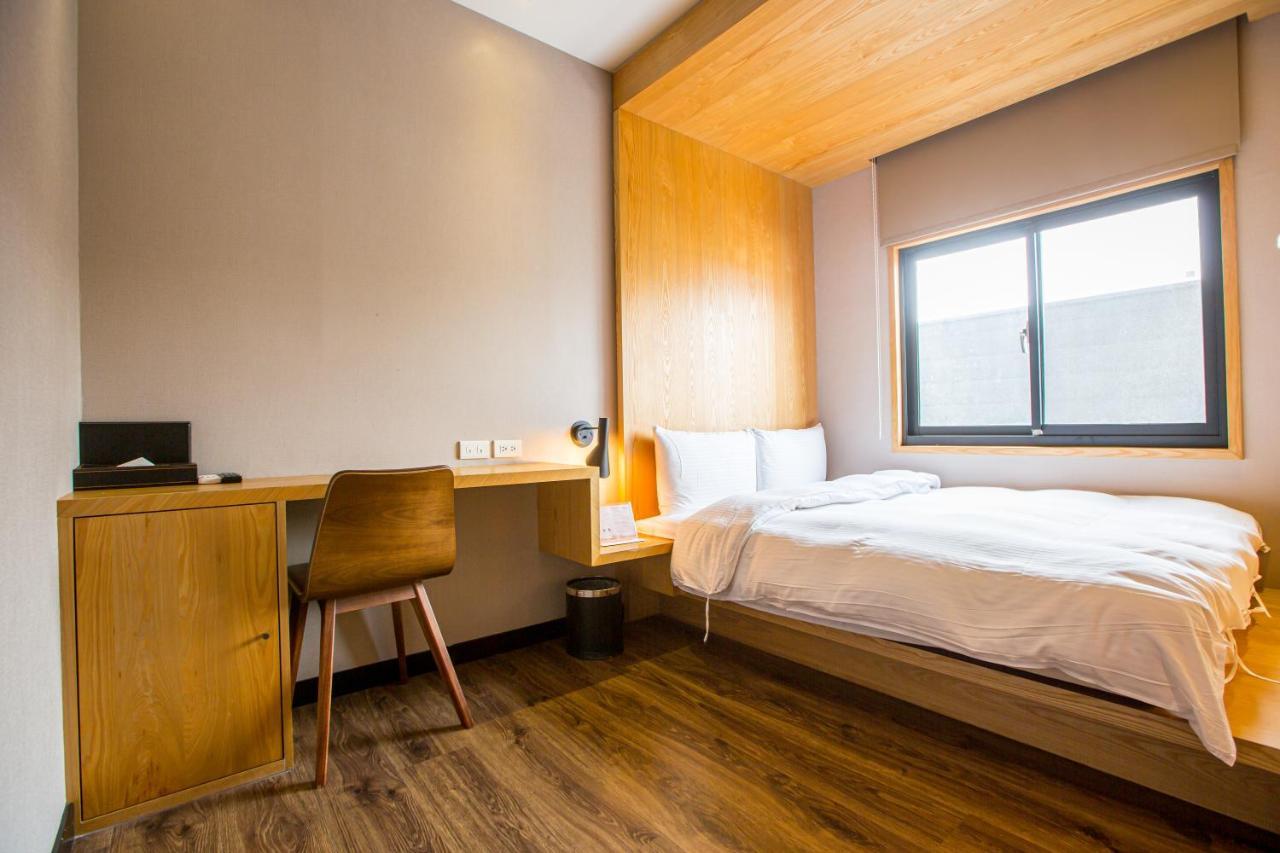 Easylazy Inn Taichung Bagian luar foto