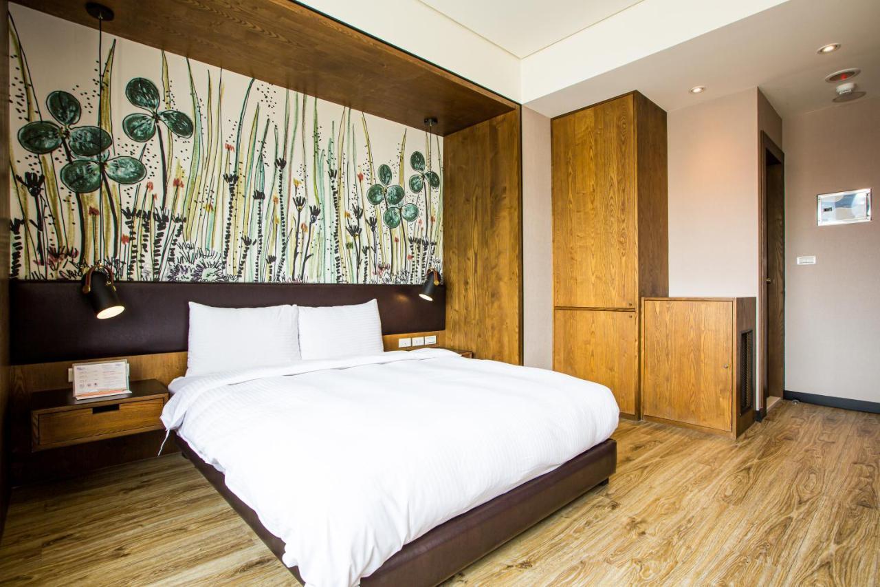 Easylazy Inn Taichung Bagian luar foto