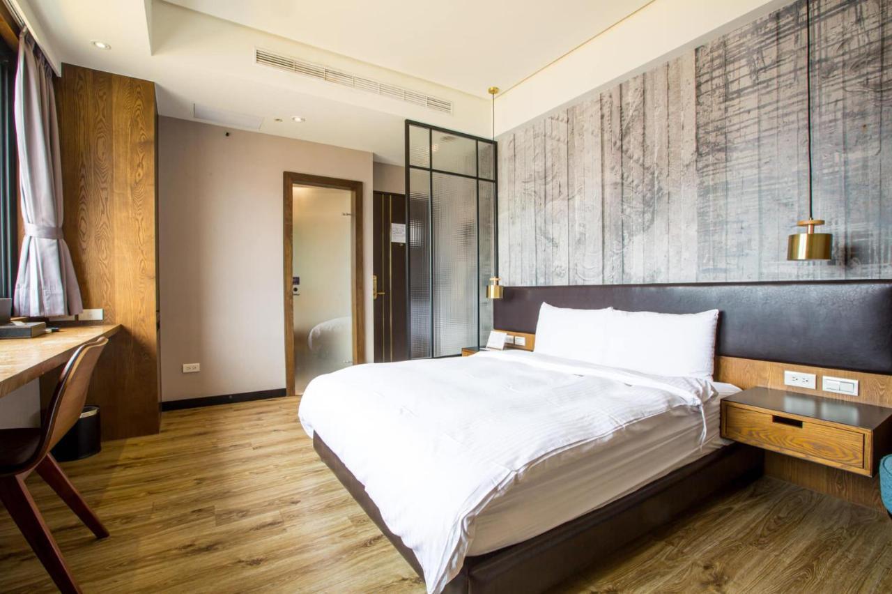 Easylazy Inn Taichung Bagian luar foto