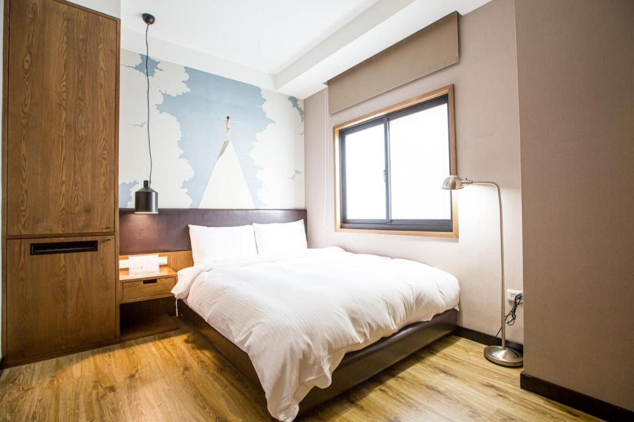 Easylazy Inn Taichung Bagian luar foto